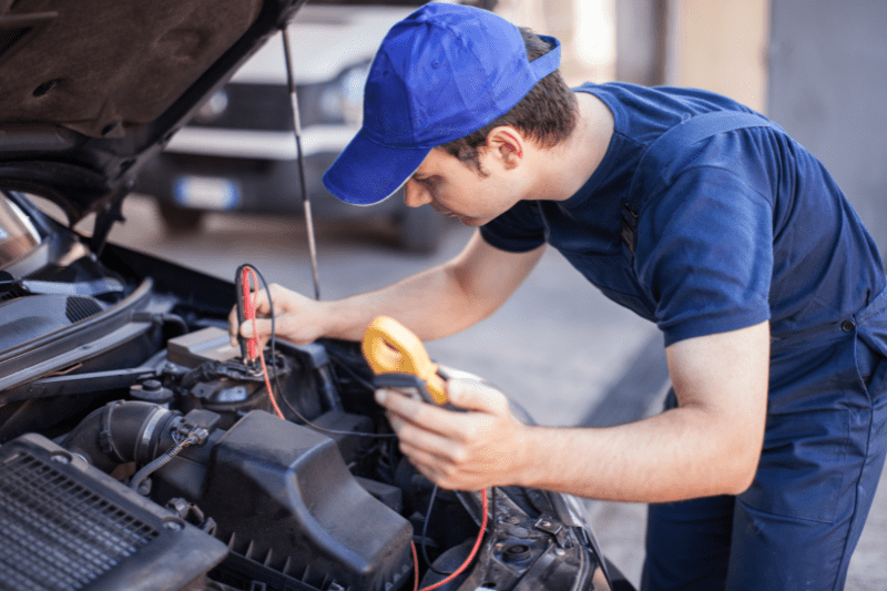חשמלאי רכב מקצועי הוא איש המקצוע היחיד שימכור לכם חיישני רוורס מקצועיים כולל התקנה על הרכב